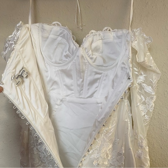 HOUSE OF CB size M D-DD 'Isabelle' White Lace Long Sleeve Bridal Gown NWOT - Picture 15 of 17